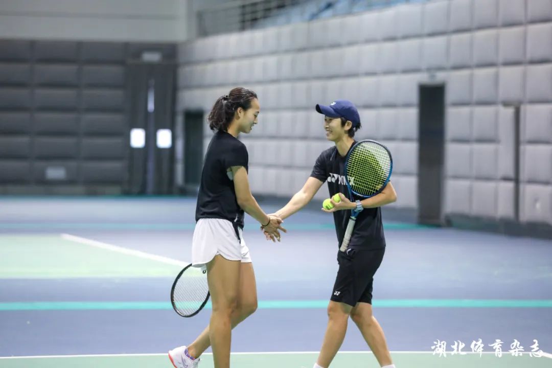 她在训练中 她在训练中